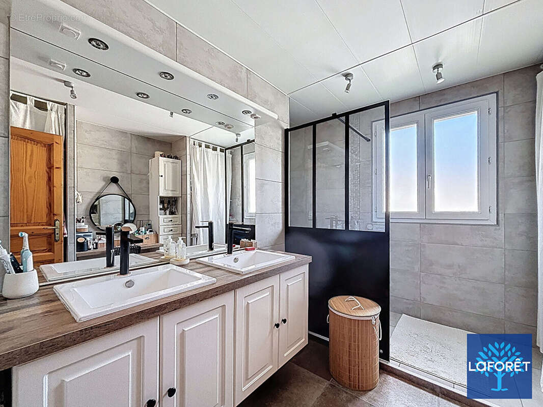 Maison à BRIVES-CHARENSAC