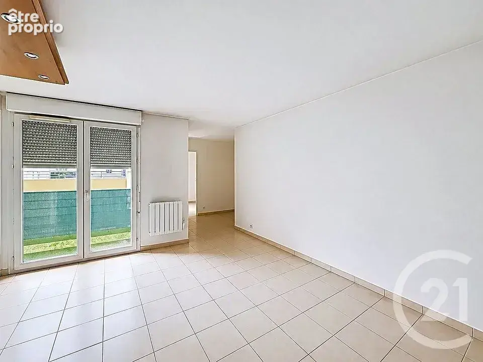 Appartement 65 m² à Combs-La-Ville  - photo 5