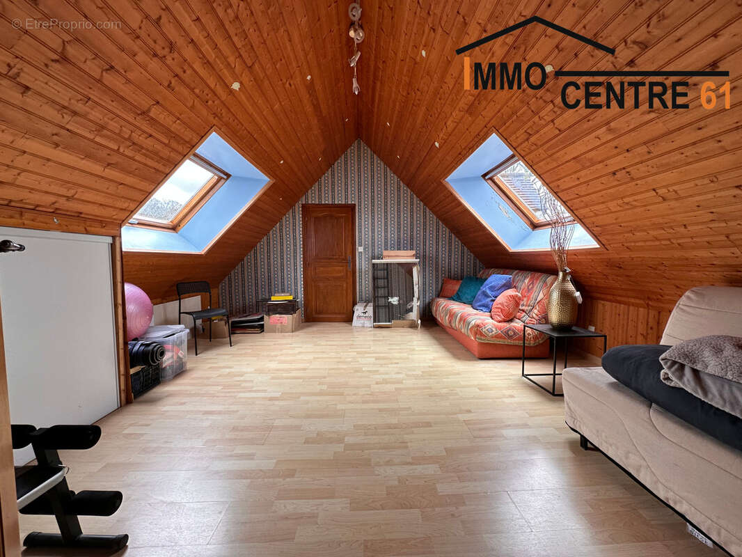Maison d'architecte 5 chambres et un gîte de 64m2 sur un terrain de 5527m2 arboré. - photo 22