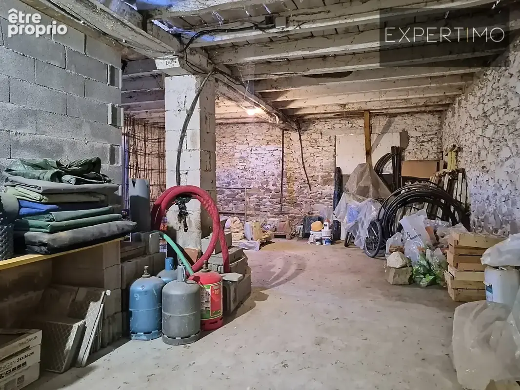 Ancien corps de ferme en pierre   165 m2, nombreuses dépendances et autonomie énergétique - photo 25