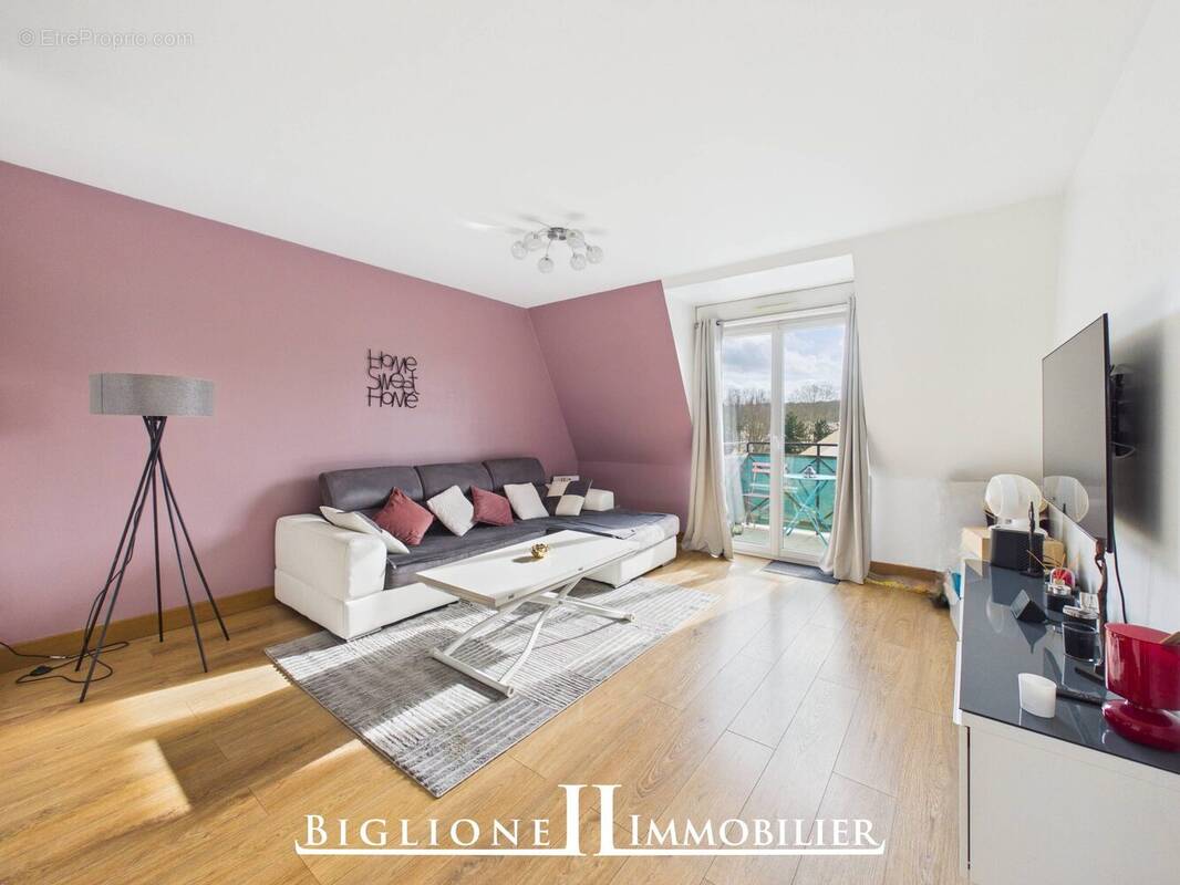 Appartement à VAUJOURS