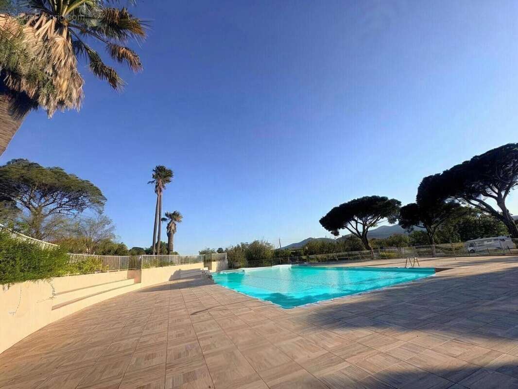 Appartement à PUGET-SUR-ARGENS