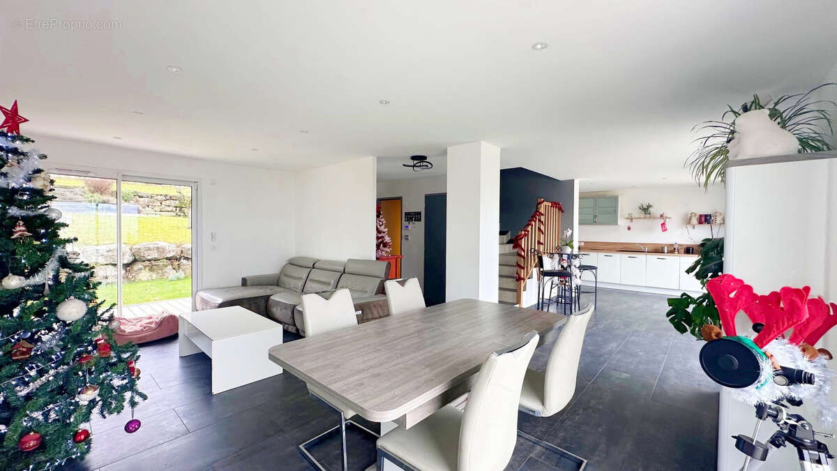 Maison à SAINT-CERGUES