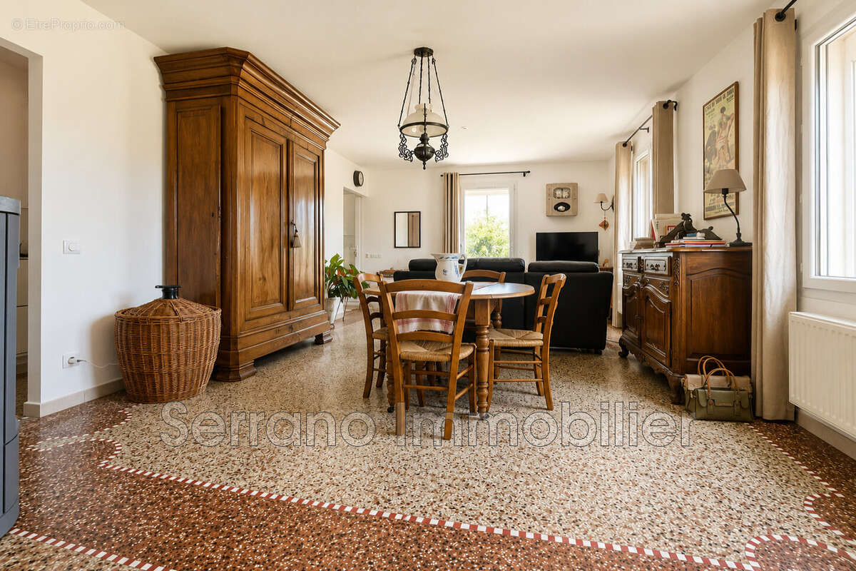 Maison 400 m² à Le Tholonet  - photo 4