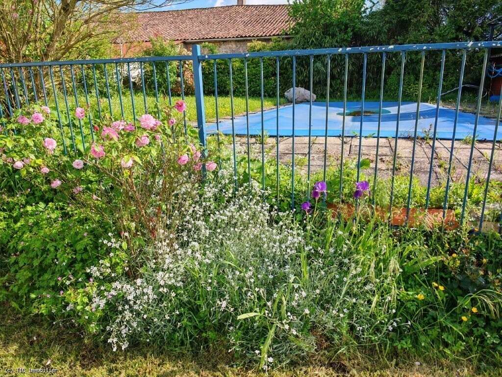 Maison à NANTEUIL-EN-VALLEE