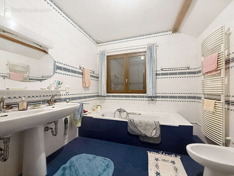 Maison à CESSY
