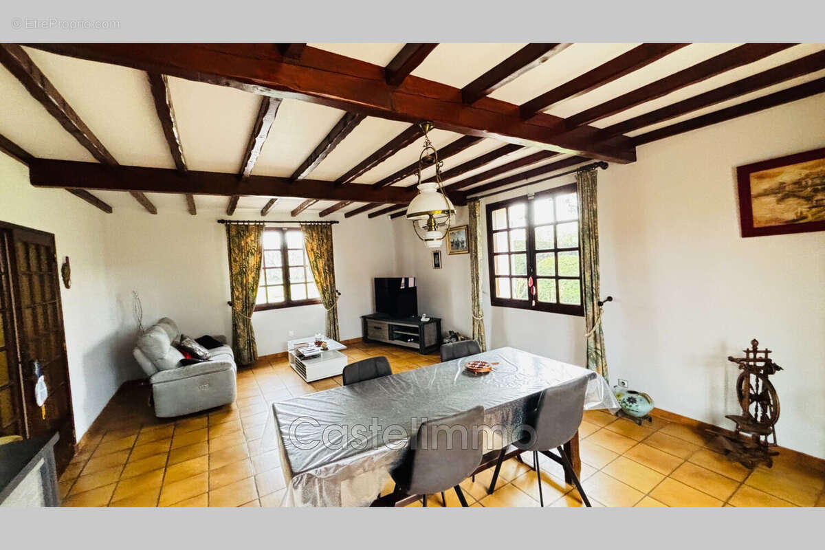 Maison à CASTELMAYRAN