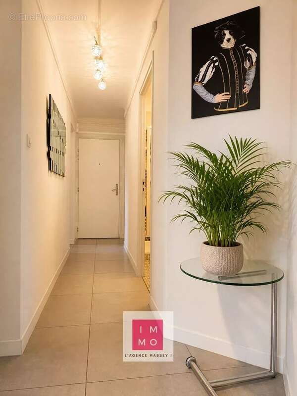 T3 lumineux de 56 m² – Balcon, grand garage, cave et parking – Secteur Jardin Massey - photo 14