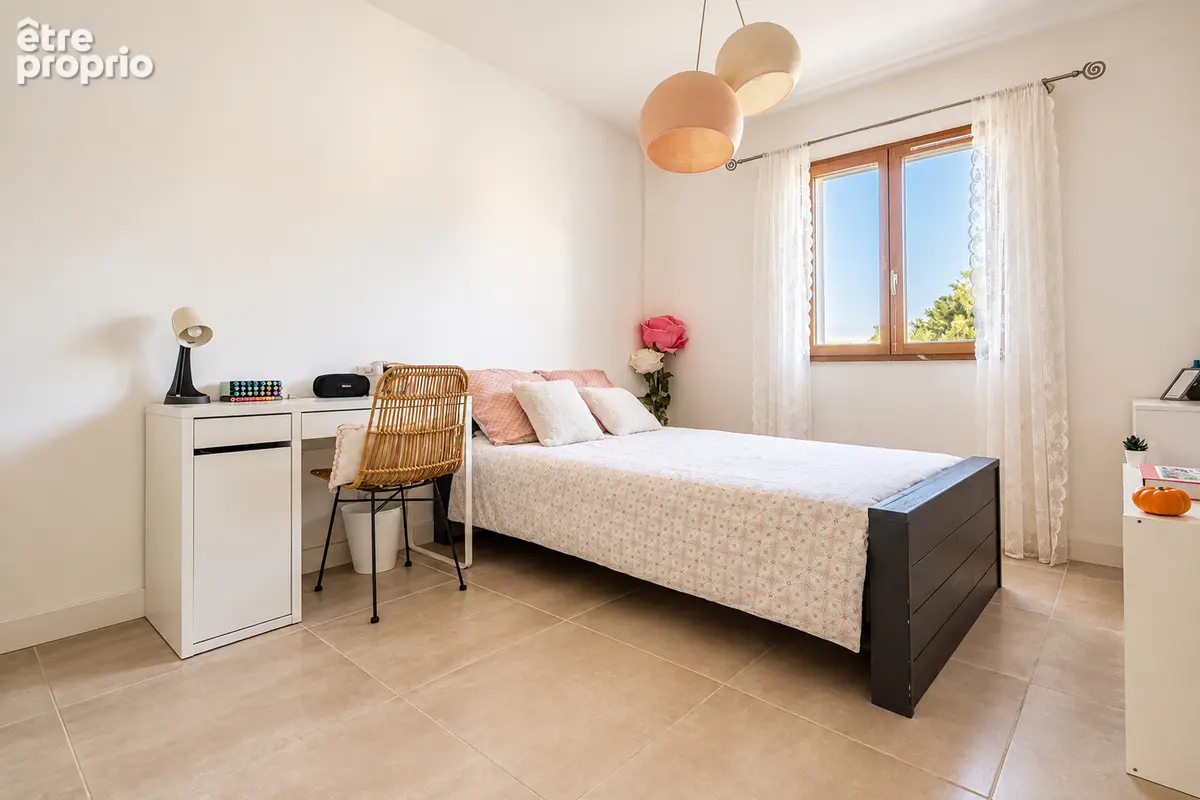 Maison individuelle rénovée avec piscine, garage et extérieur sans vis-à-vis - photo 7