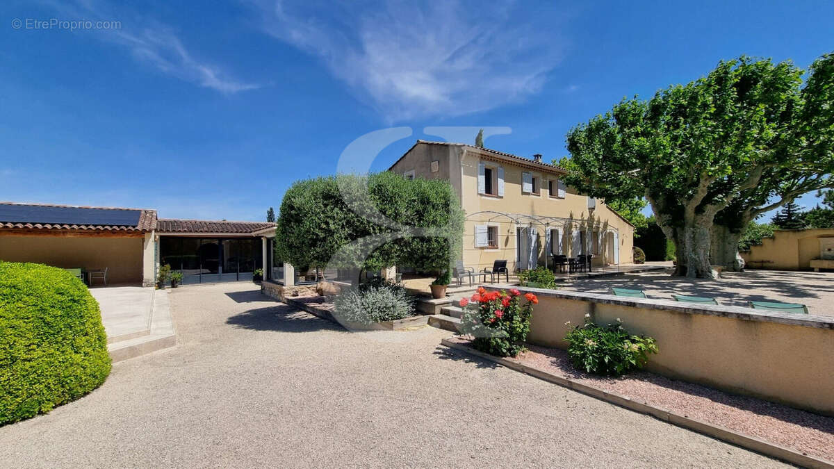 Maison à PERNES-LES-FONTAINES