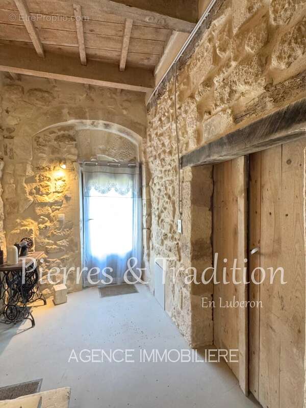 Appartement à OPPEDE