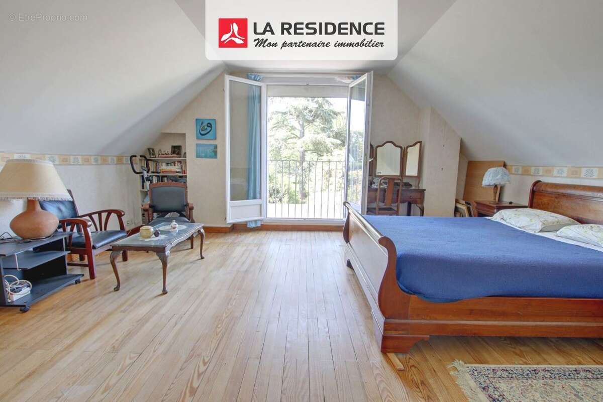 Maison 132 m² à Le Mesnil-Saint-Denis  - photo 6