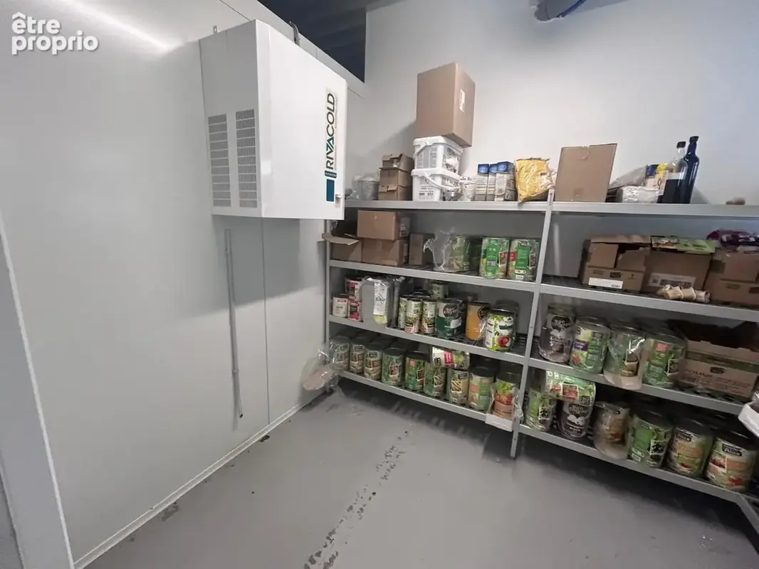Proche de LILLE (59) - Local d'activité de 320 m2 avec 13 places de parking privatives - photo 10