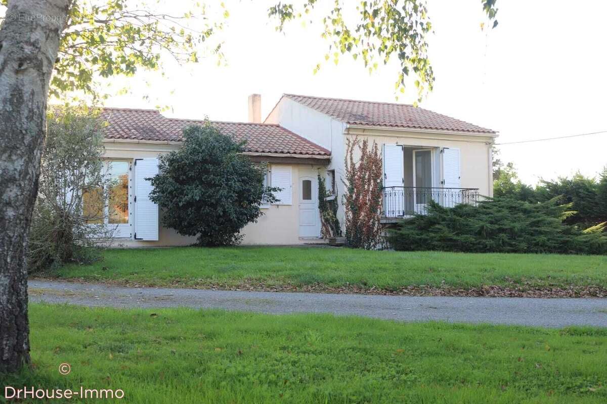 Maison à SAINT-ETIENNE-DE-MER-MORTE