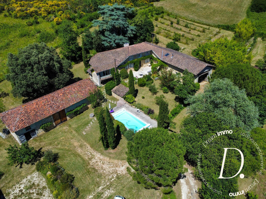 Maison à VIC-FEZENSAC