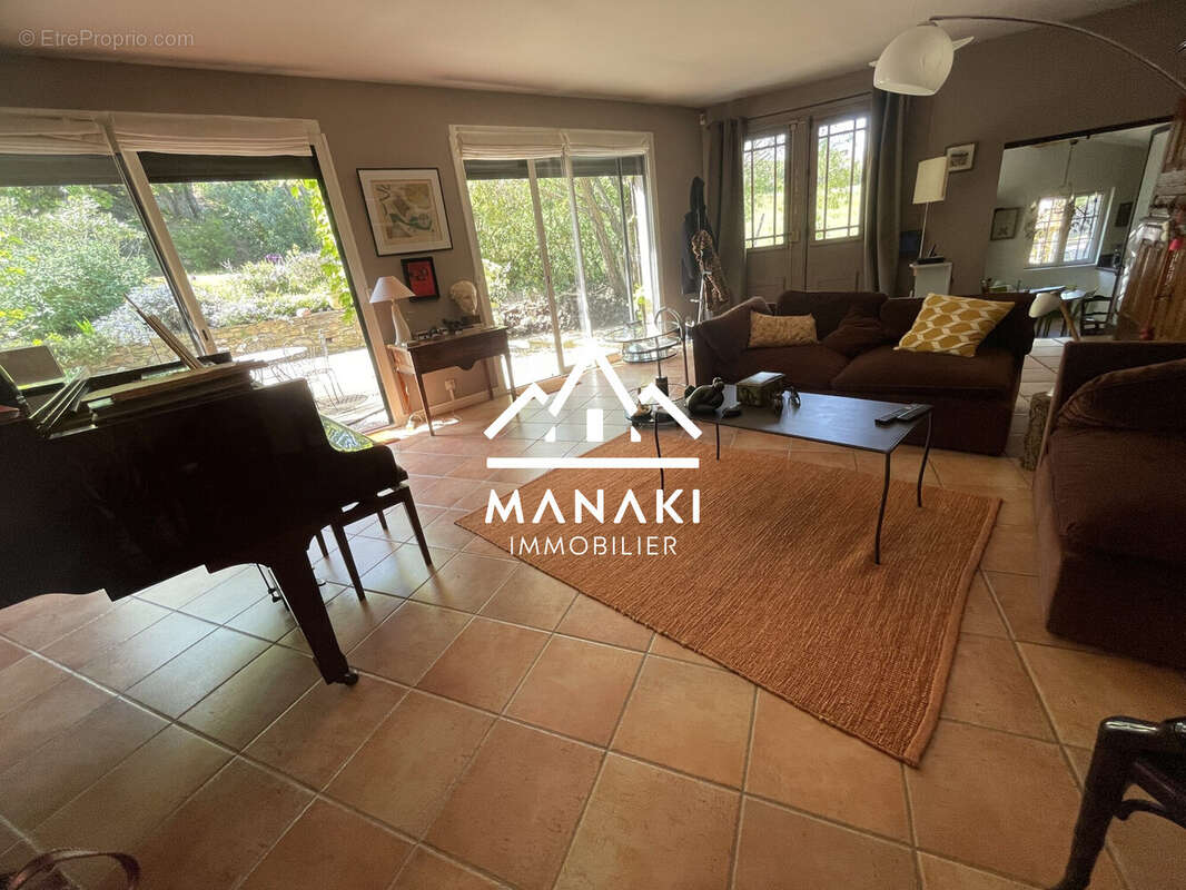 Salon - Maison à OMS