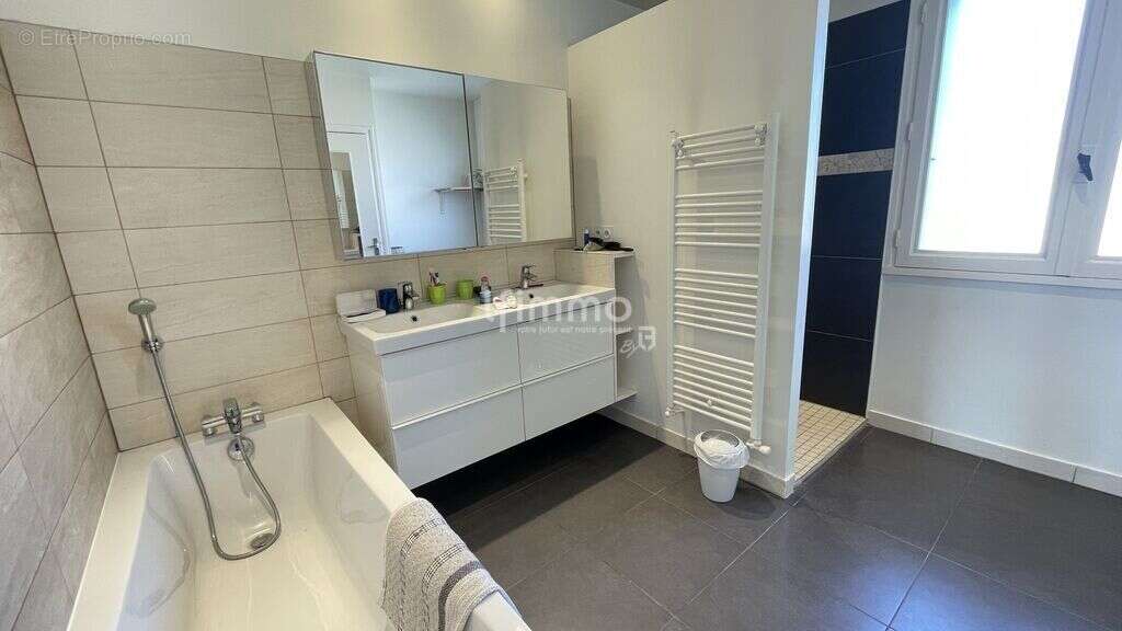 Maison à SAINT-GENIS-LAVAL