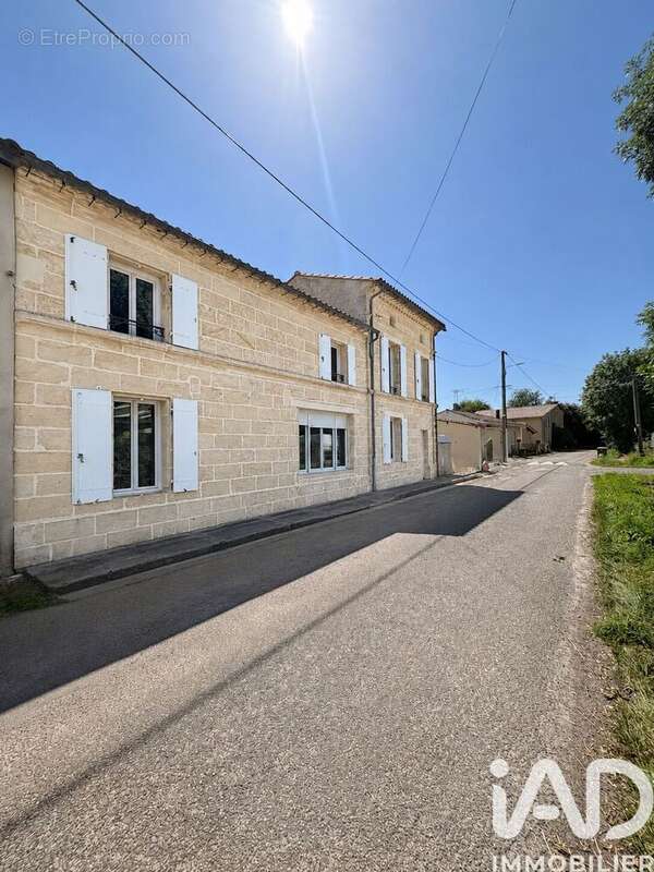 Photo 2 - Maison à SAINT-MEDARD-DE-GUIZIERES