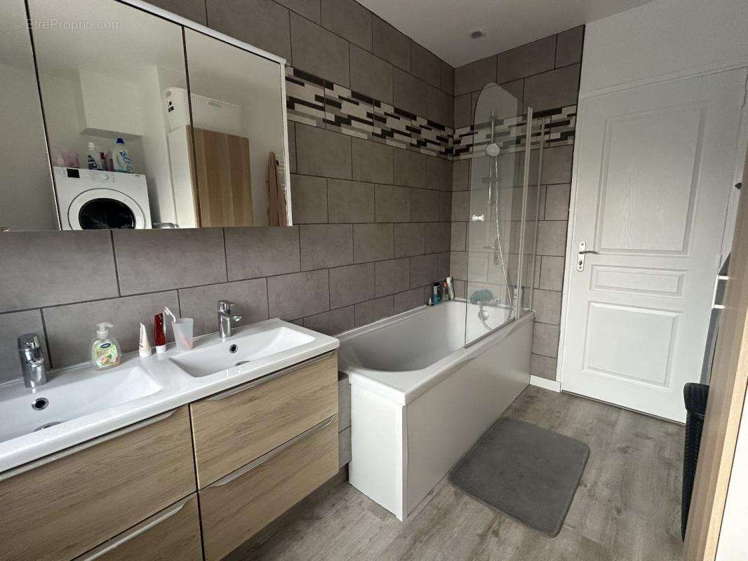 Maison à LA CHAPELLE-D&#039;ARMENTIERES