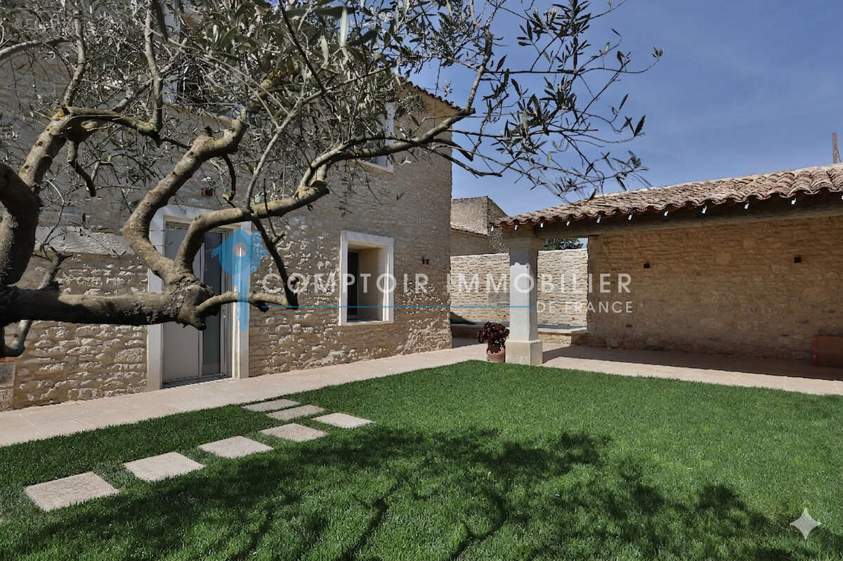 Maison à GORDES