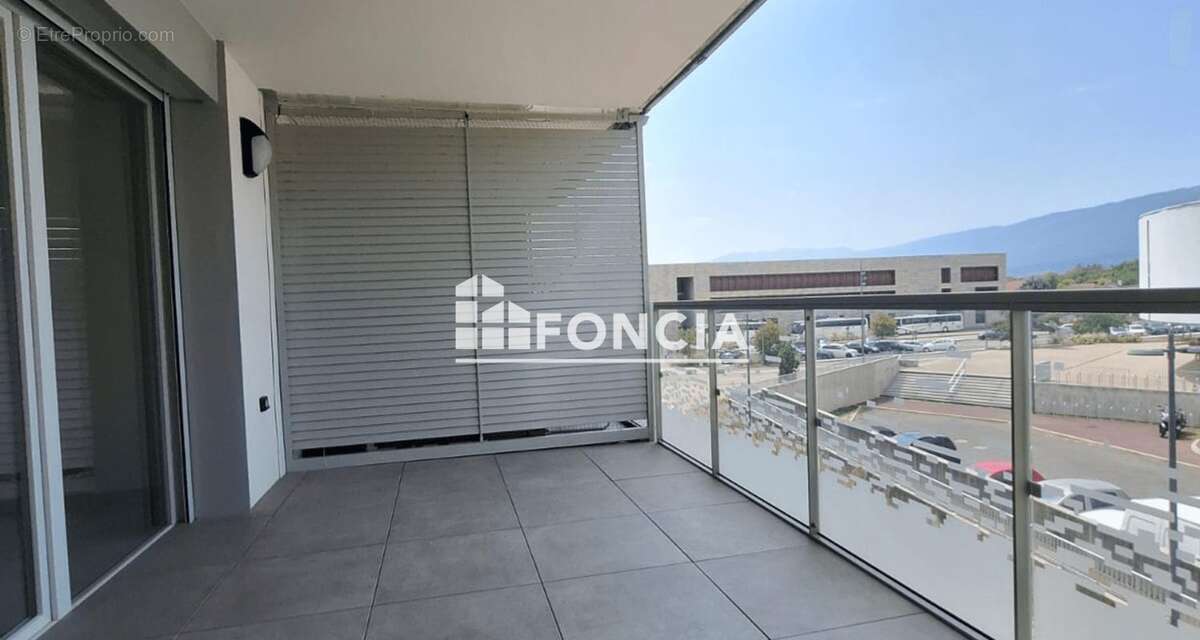 St Genis Pouilly. Ce charmant appartement de type 3 offre une superficie de 71 m2 et dispose d'une terrasse 2 place en sous -sol - photo 3