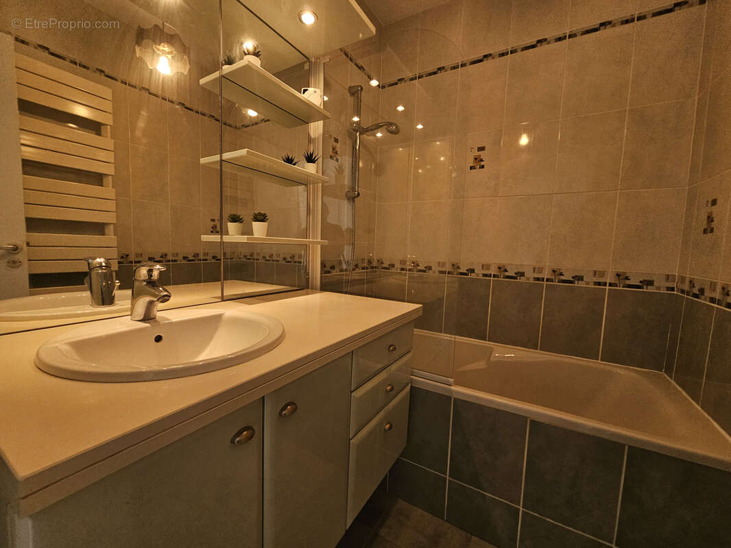 Appartement à MAUGUIO