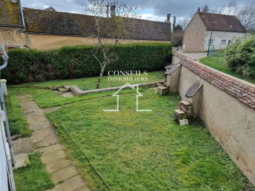 Maison à VILLENEUVE-SUR-YONNE