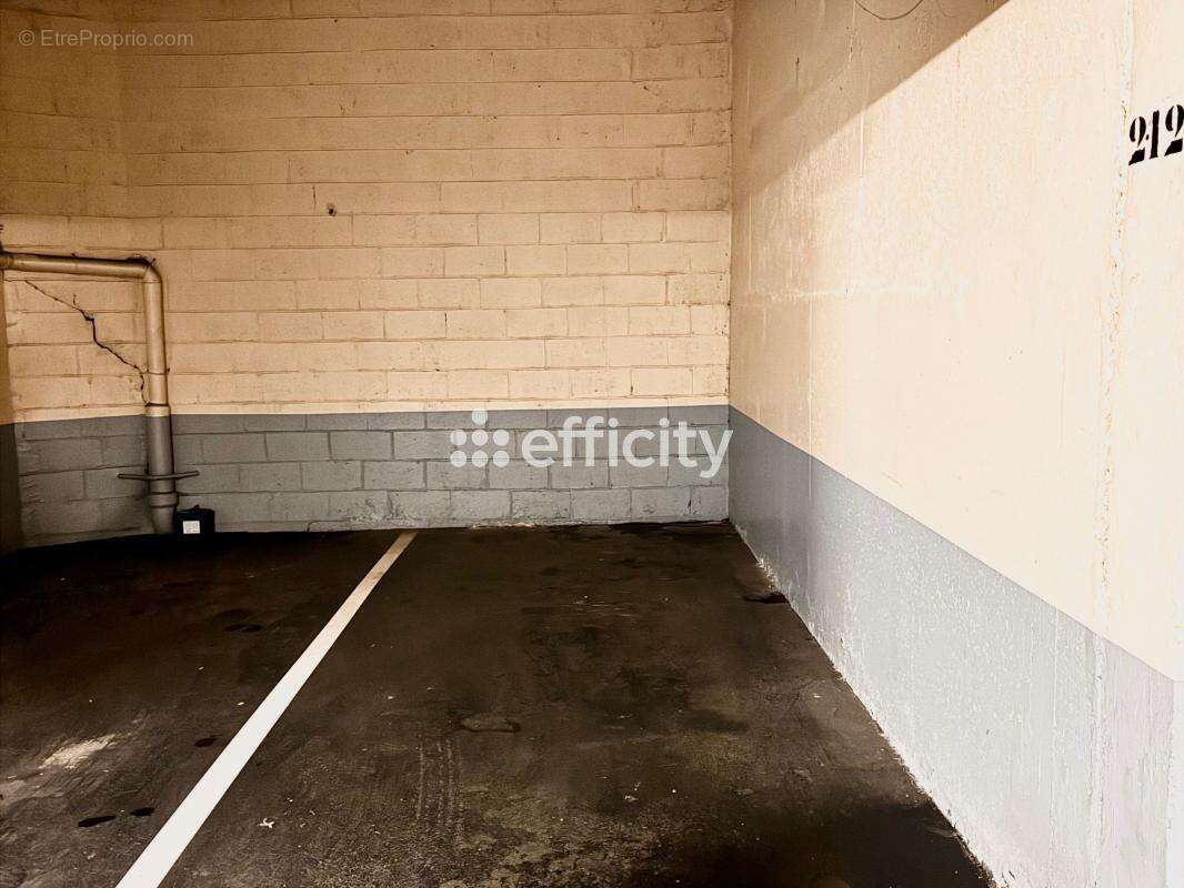 Parking à RUEIL-MALMAISON