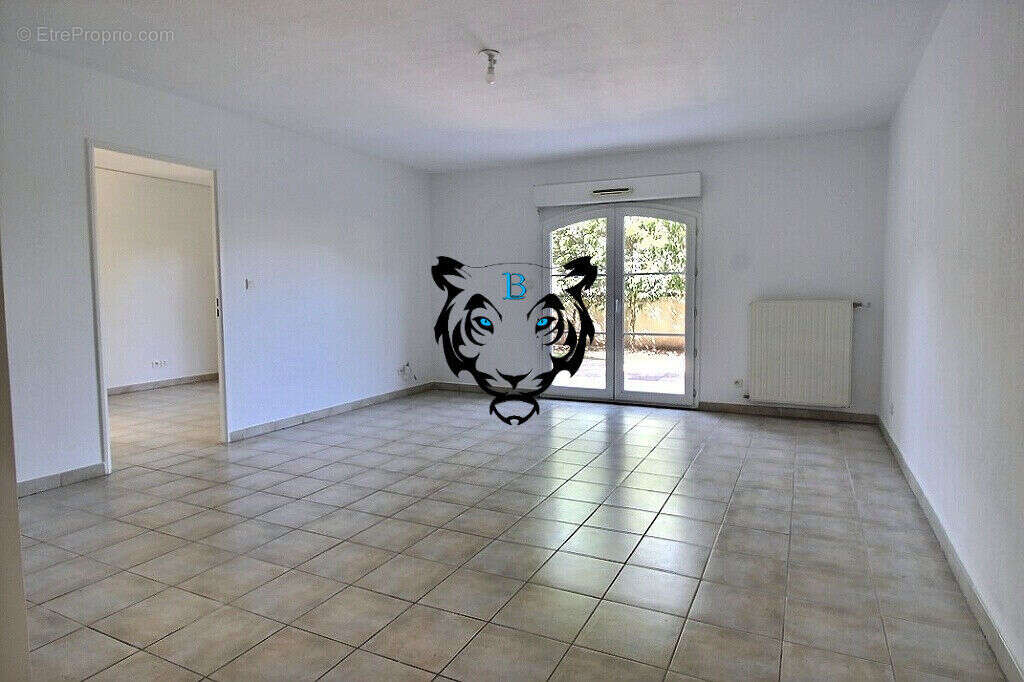 Appartement à ROQUEBRUNE-SUR-ARGENS