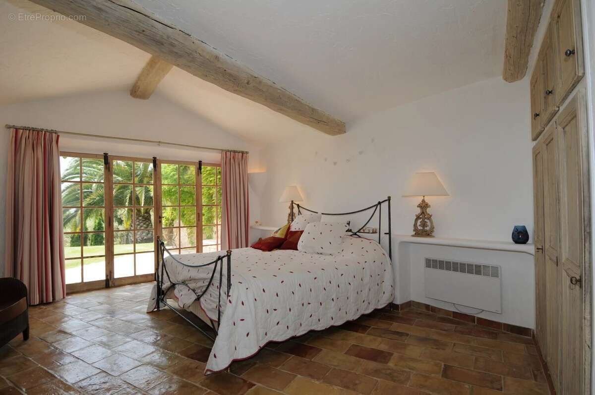 Maison à TOURRETTES-SUR-LOUP