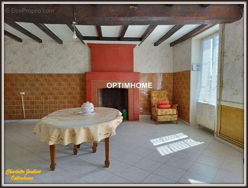 Maison à BARBEZIEUX-SAINT-HILAIRE