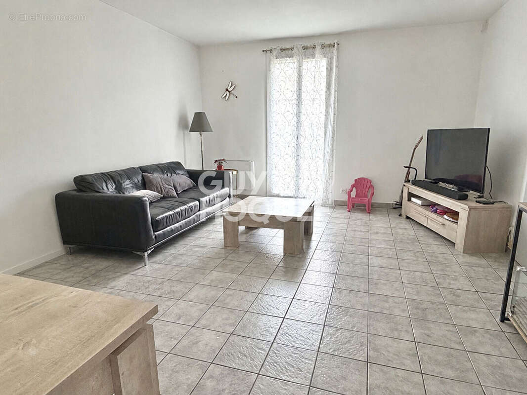 Maison à LE COUDRAY-MONTCEAUX