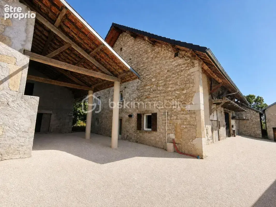 Maison à VIRIEU-LE-PETIT