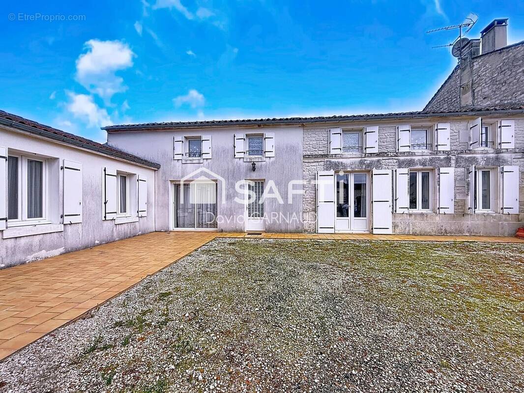 Photo 1 - Maison à COGNAC