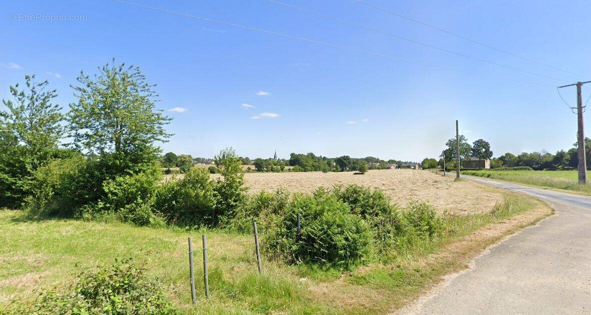 Terrain à ROMAGNE