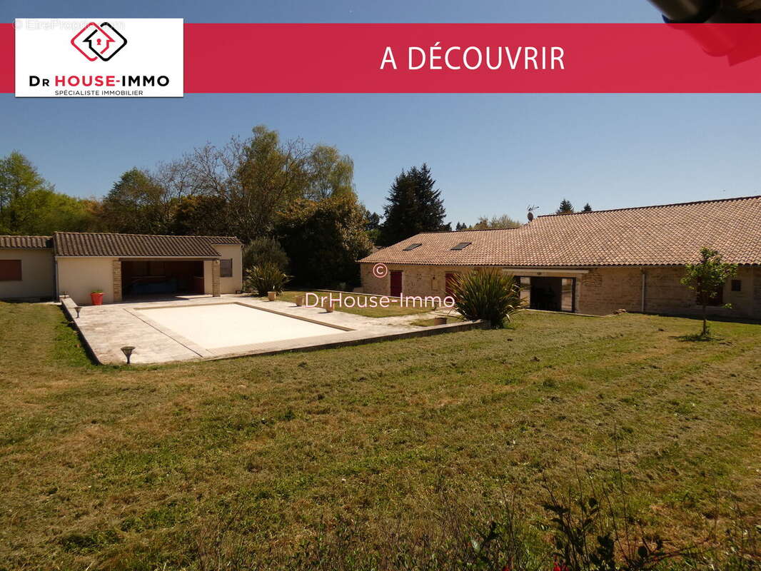 Maison à CLUSSAIS-LA-POMMERAIE