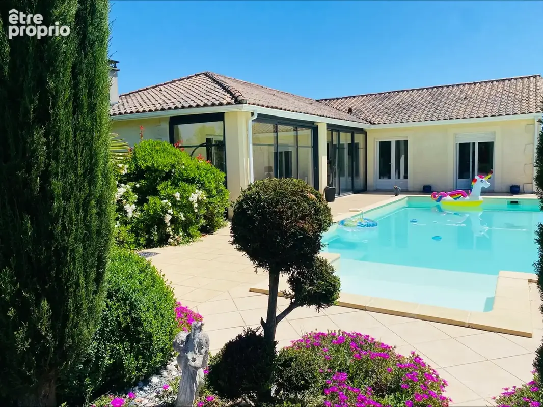 Maison 3 chambres parc piscine double garage - photo 2