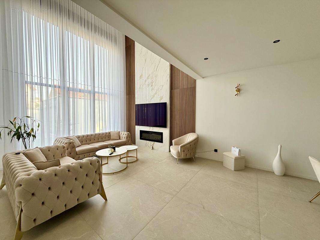 Maison à SAINTE-GENEVIEVE-DES-BOIS