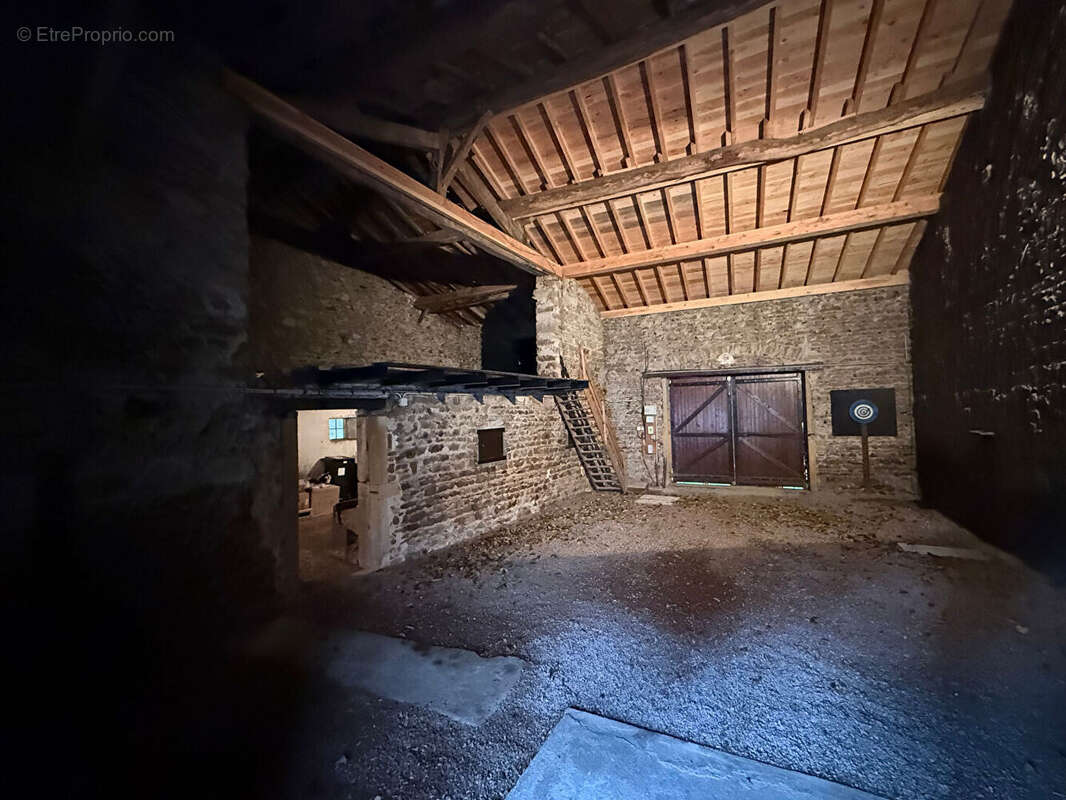 Maison à COMMELLE-VERNAY