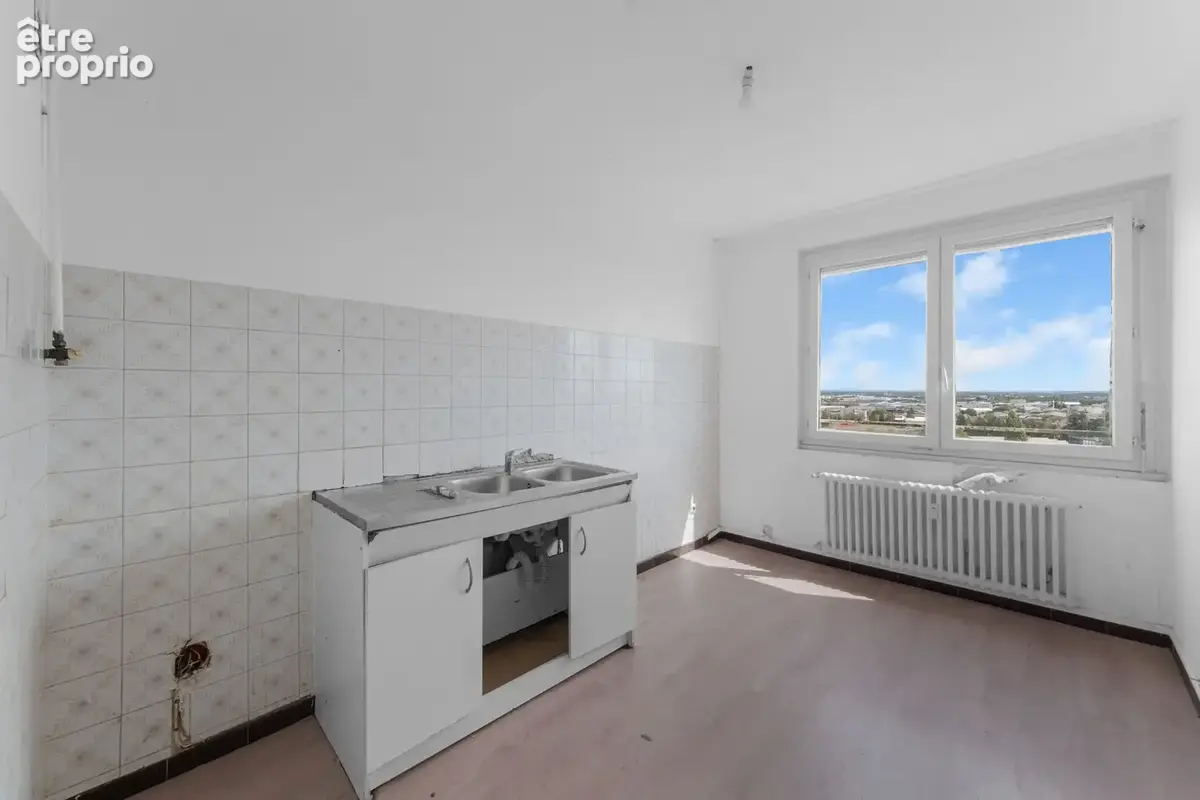 Vaste appartement T5 (106 m2) à rénover avec balcons et vue panoramique - Chenôve - photo 14