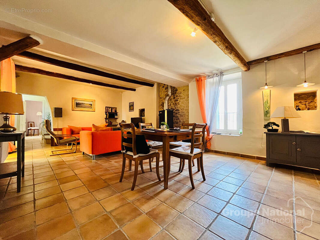 Maison à SAINT-LAURENT-DE-CARNOLS