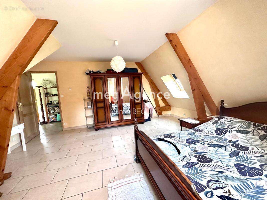 Maison à PONT-SUR-YONNE