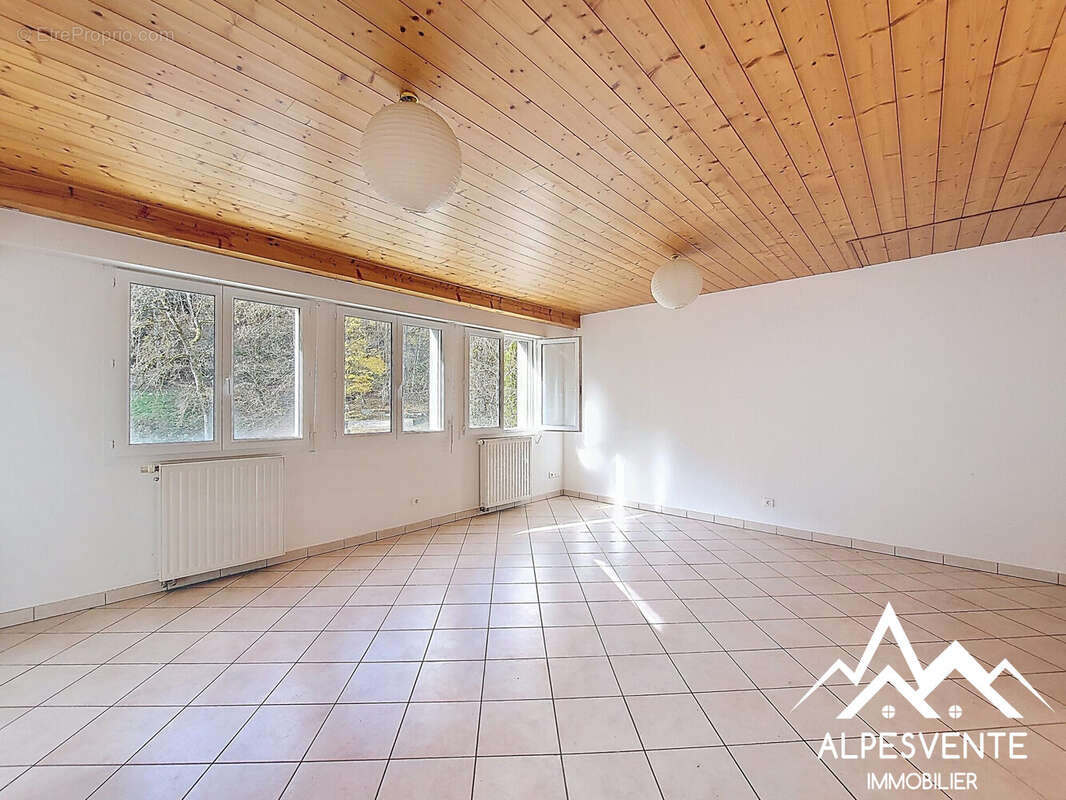 Appartement à VAILLY