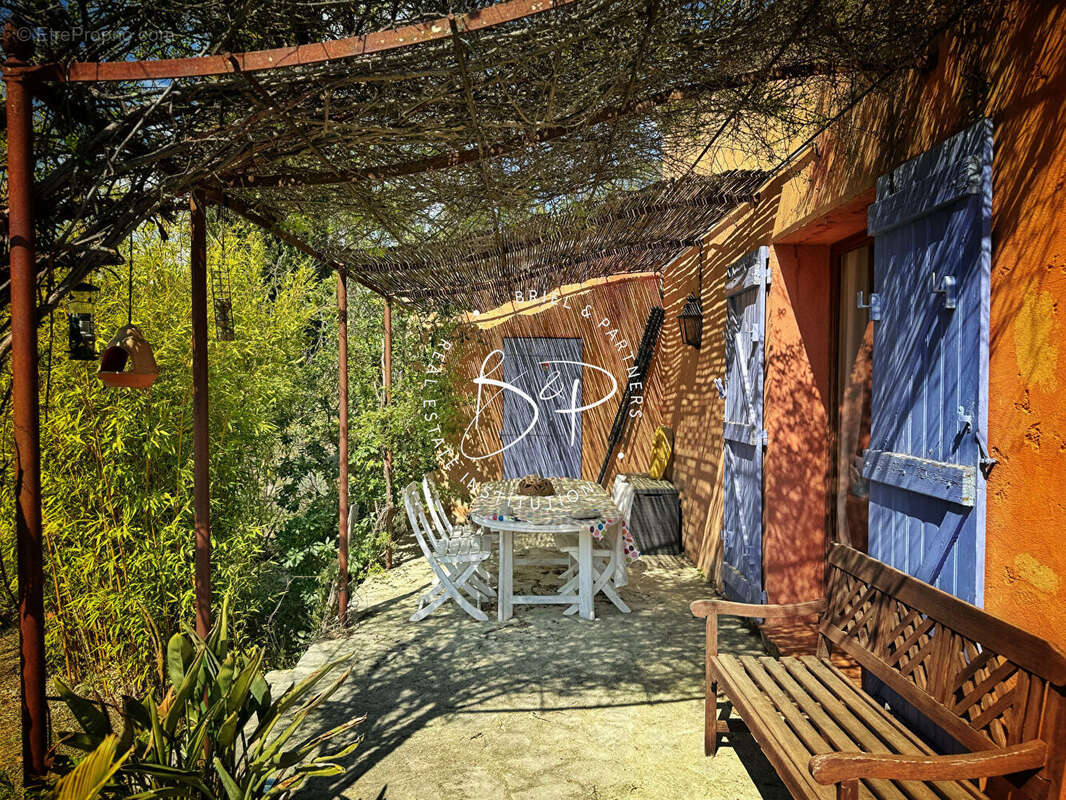 Maison à ENTRECASTEAUX