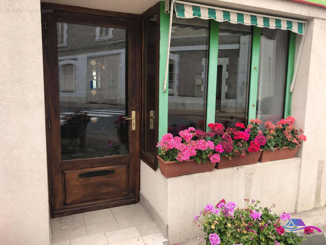 entrée bar - Maison à LIGNIERES