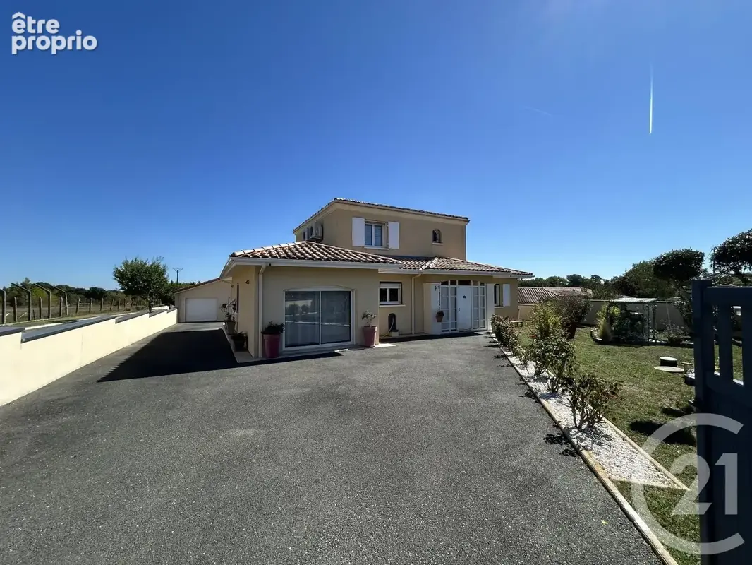 Maison 6 pièces 150 m² à vendre à Saint-Martin-De-Laye (33910) - photo 2
