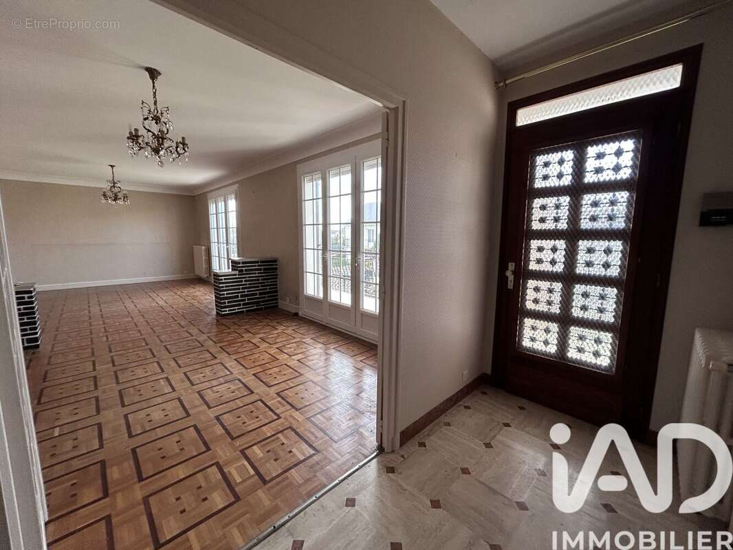 Photo 2 - Maison à SAINT-SULPICE-DE-POMMERAY