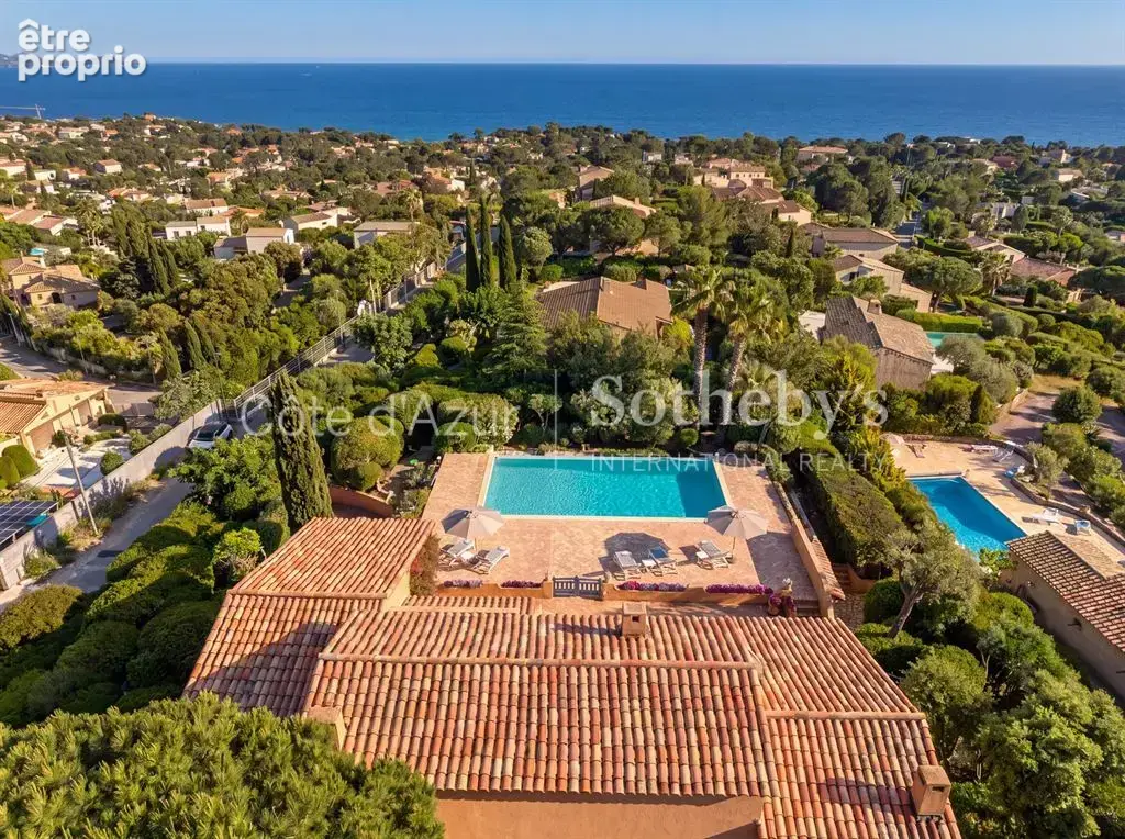 Villa provençale vue mer : terrain 1 500 m² avec piscine, secteur résidentiel proche plages Estérel - photo 5