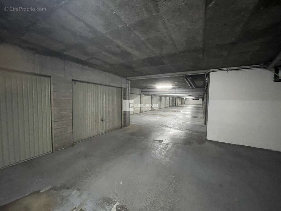 Parking à LAMBERSART