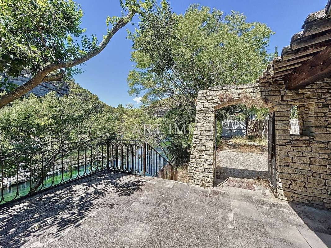 A vendre maison en bord de sorgue a fontaine de vaucluse - photo 3